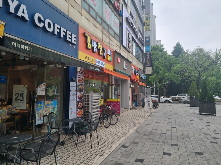 마두역 2번 출구 옆 현대작명역학원 건물 우신프라자